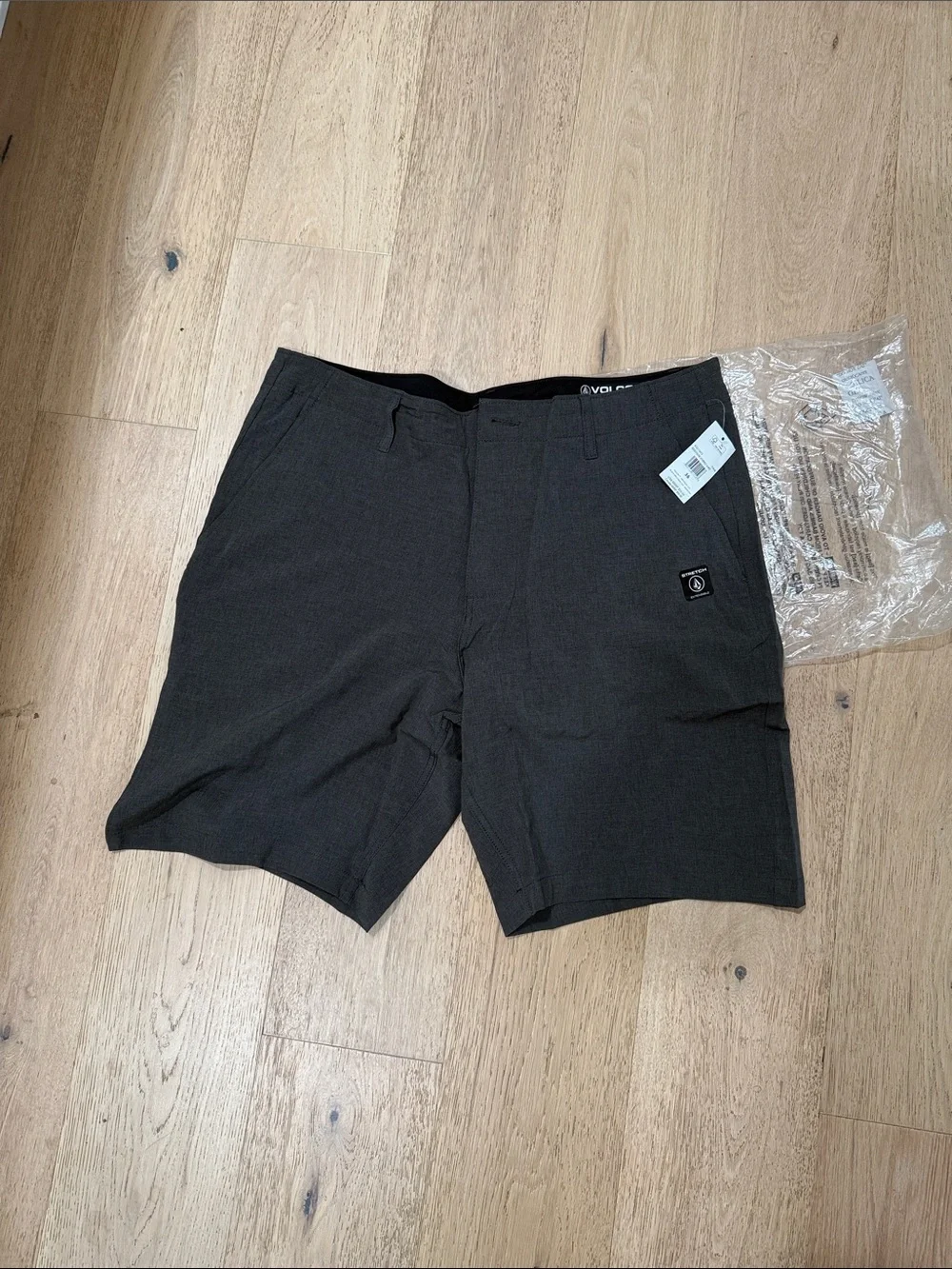 Volcom shorts - Picture 1 of 2